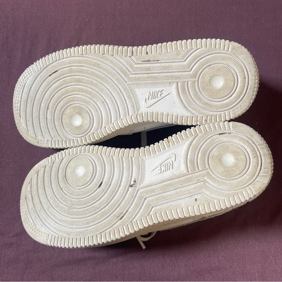 NIKE The Nike Air Force 1 Low LE in Triple White Shoe Sneaker- Size Youth 3 (3Y) - Picture 7 of 8